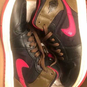 AIR JORDAN 1s